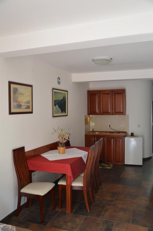 Apartament Lero *