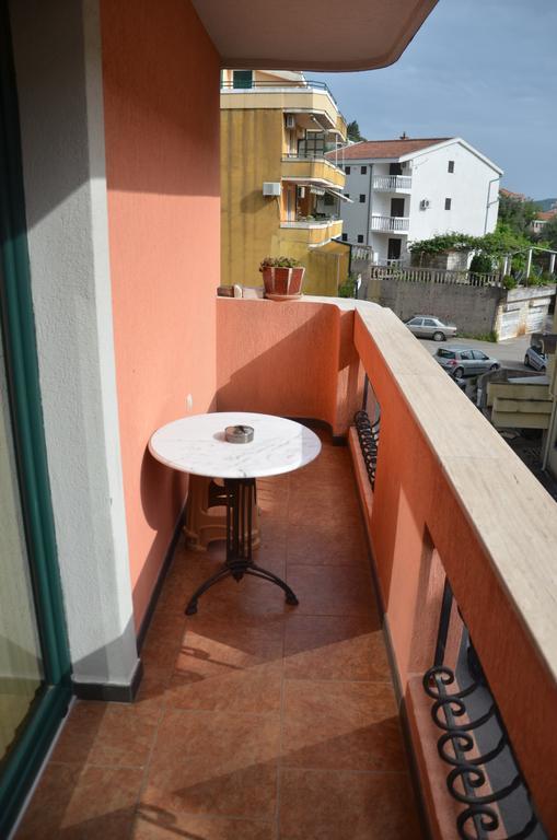 Apartament Lero *