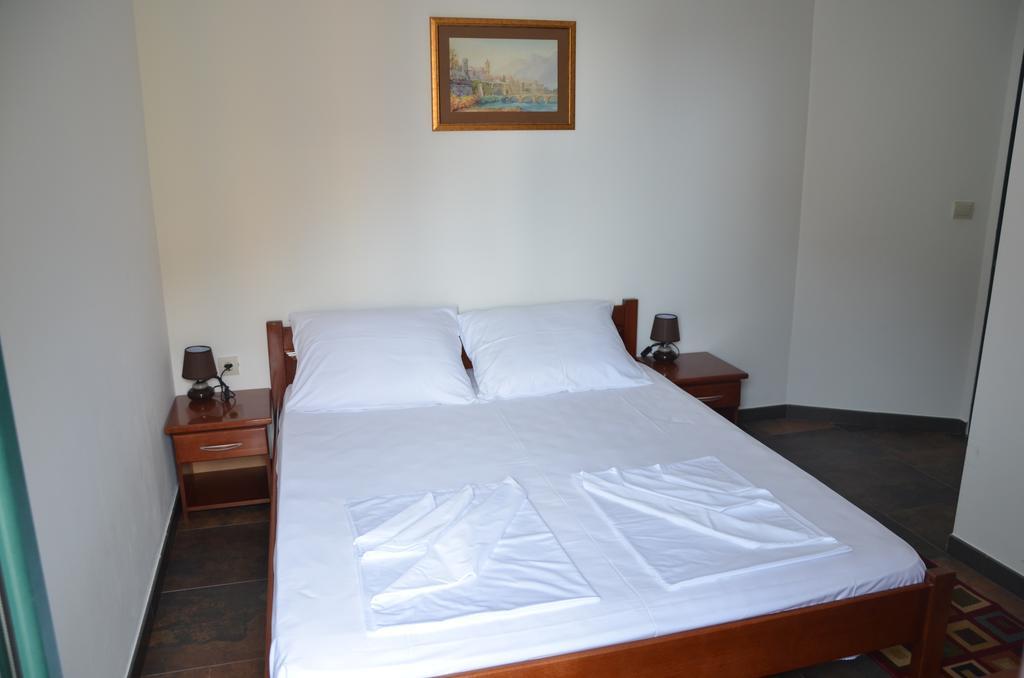 Apartament Lero *